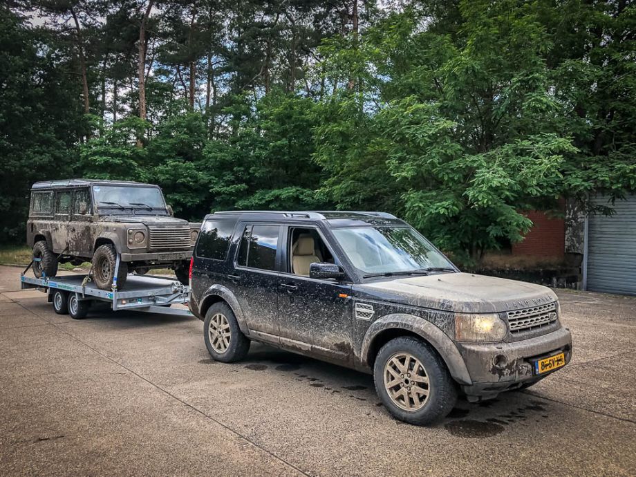 Gerrit zijn Landrovers na een dagje terrein rijden